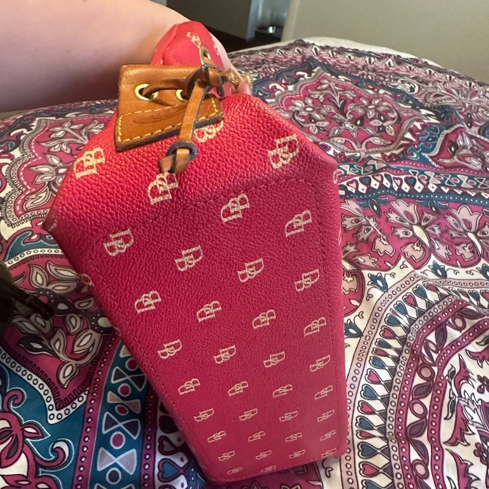 Sold - Picture 6 of 8